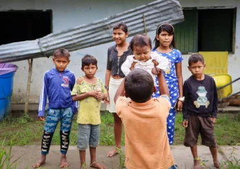 World-Vision-Venezuela-entrego-cestas-de-alimento-a-ninas-y-ninos-de-Delta-Amacuro-World-Vision-Venezuela-delivered-food-baskets-to-children-in-Delta-Amacuro3-4-2-640x426